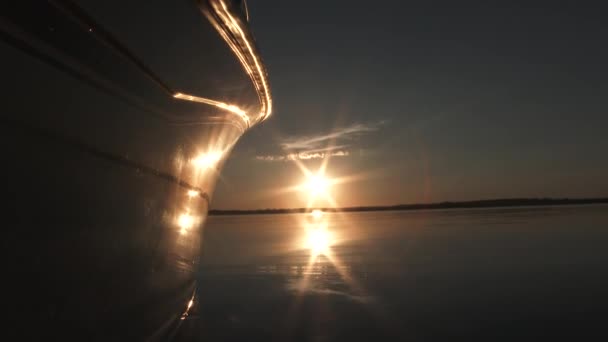 Low Angle Lake Boat Sun Shining Reflecting Water — Stock Video