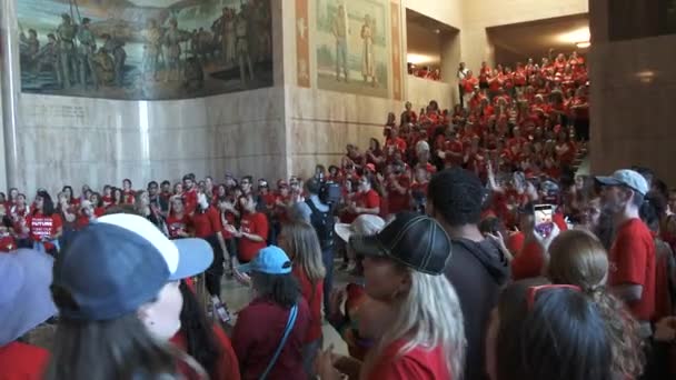 State Capitol Building Large Crowd Students Teachers Chant Want Want — Stock Video