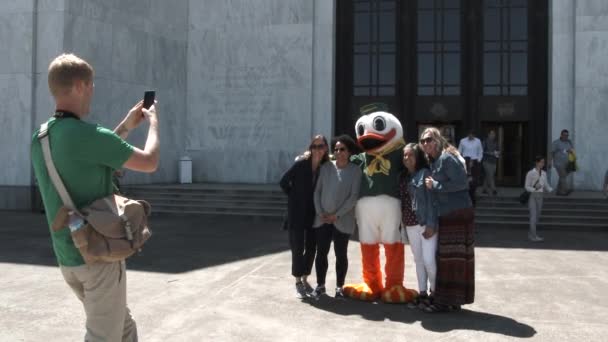 Group Sport Fans Gather State Capitol Building Get Photo Taken — Stockvideo