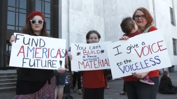 Mother Her Children Stand State Capitol Building Concerned Funding Schools — Stockvideo