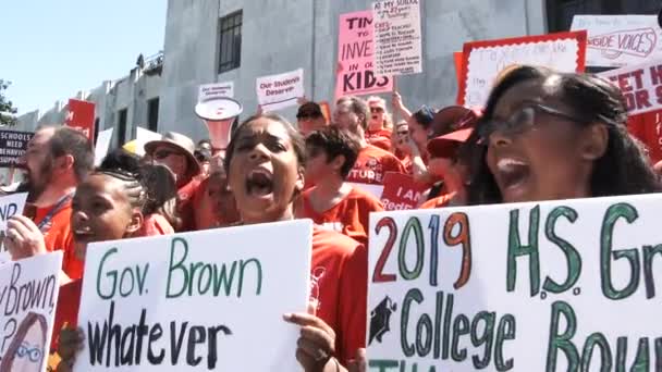 Estudantes Fora Prédio Governo Gritam Por Mais Financiamento Escolar Para — Vídeo de Stock