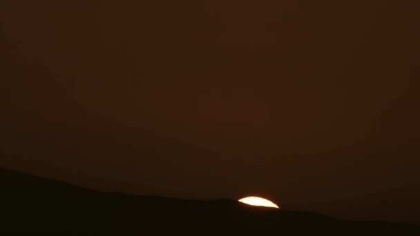 Close Time Lapse Sun Rising Landscape Clear Warm Lit Sky — ストック動画