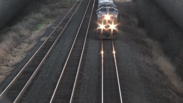 Freight Train Speeds Ahead Sounding Horn Passes Railroad Tracks Washington — Stock Video