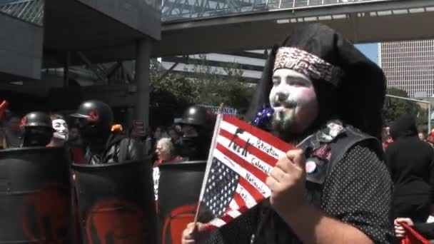 Hombre Disfrazado Con Bandera Estados Unidos Baila Son Música Frente — Vídeos de Stock