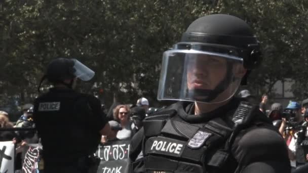 Polícia Choque Protesto Anunciando Uso Força Prisão Enquanto Tentam Reabrir — Vídeo de Stock