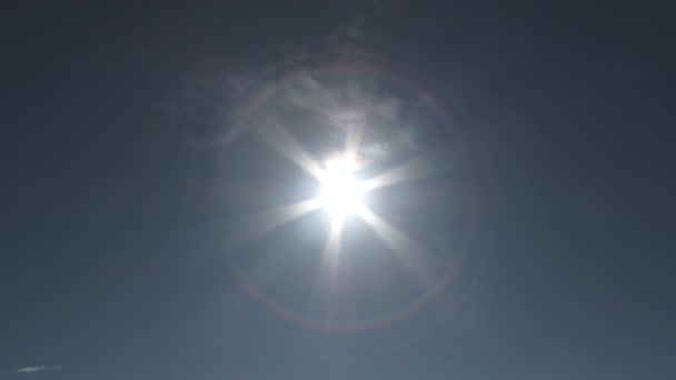 Tiro Largo Zoom Câmera Sol Brilhante Dia Claro Causando Efeito — Vídeo de Stock