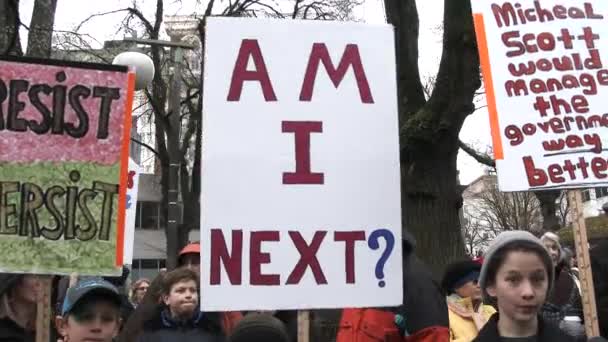 Gruppe Junger Kinder Hält Schilder Bei March Our Lives Und — Stockvideo