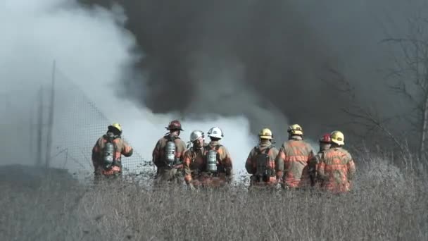 Team Fire Fighters Look Large Fire Burns Smoke Blows Winds — Stock Video