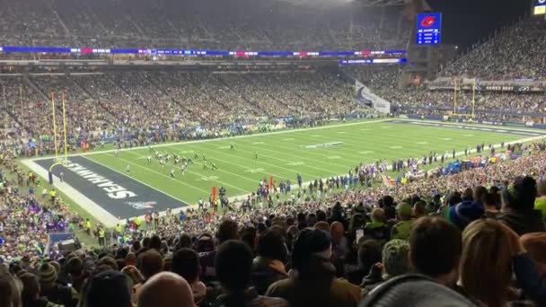Seattle Seahawks Spielen Ausverkauften Football Stadion Gegen Die Minnesota Vikings — Stockvideo