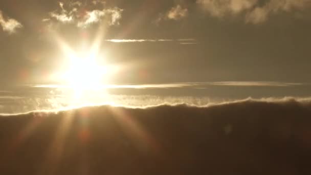 Tempo Tramonto Contro Caldo Paesaggio Nuvoloso Illuminato — Video Stock