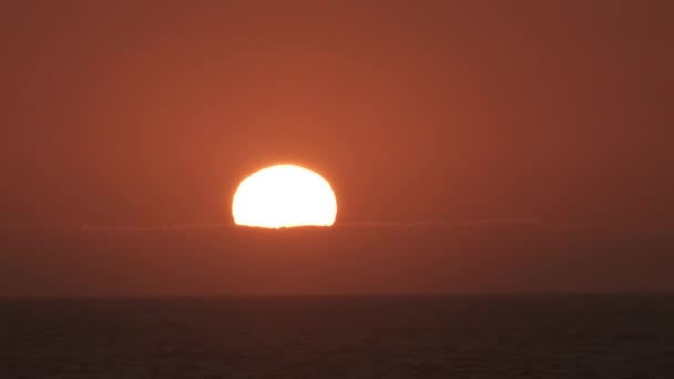 Celodenní Západ Slunce Ubíhá Nad Oceánským Horizontem — Stock video