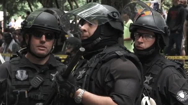 Fechar Sobre Organização Polícia Choque Para Controlar Multidão Cidade Durante — Vídeo de Stock