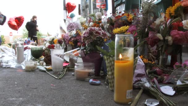 Candles Burning Memorial Victims Tragic Attack Portland Public Transportation Train — Stock Video