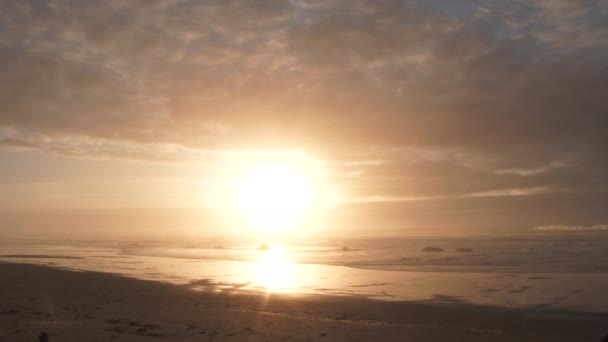Pôr Sol Ângulo Largo Cênica Tempo Real Praia Oceano Arenoso — Vídeo de Stock