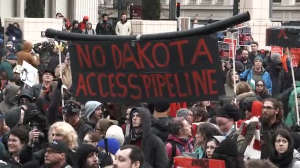 Grande Grupo Manifestantes Reúnem Para Expressar Suas Preocupações Com Pipeline — Vídeo de Stock