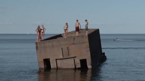 Teenage Boy Backflips Old Icehouse Duluth Minnesota Group Friends Watching — Stock Video