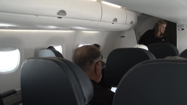 Ponto Vista Sentado Avião Assentos Primeira Classe Com Homem Negócios — Vídeo de Stock