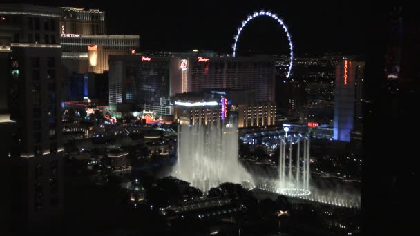 Bellagio Resort Menunjukkan Air Mancur Dan Las Vegas Strip Malam — Stok Video