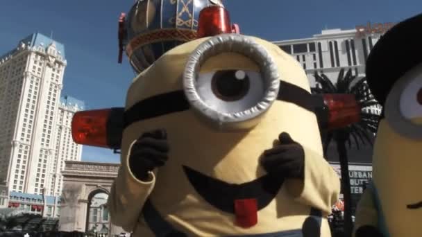 Deux Minions Dansent Dans Les Rues Centre Ville Las Vegas — Video