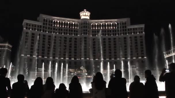 Orang Orang Berbaris Bellagio Resort Las Vegas Untuk Menonton Pertunjukan — Stok Video