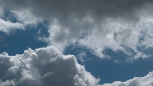 Time Lapse Nuvole Che Riempiono Cielo Blu Con Nuvole Pioggia — Video Stock