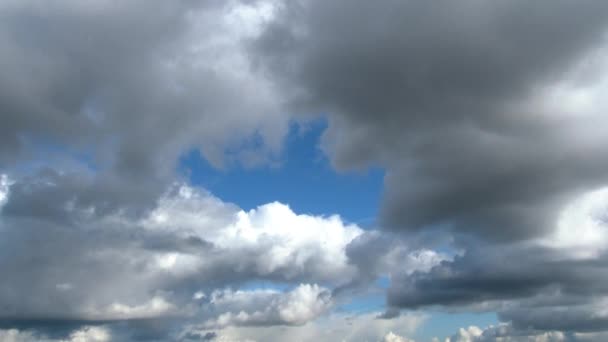 Wolkenlandschap Tijd Verstrijken Van Wolken Passeren Blauwe Hemel Schilderachtig — Stockvideo