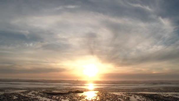 Hora Pôr Sol Oceano Pacífico Oregon Com Maré Lavar Água — Vídeo de Stock