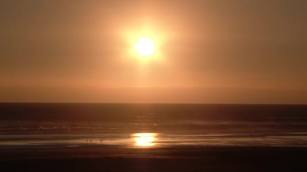 Zon Schijnt Stille Oceaan Horizon Rustige Rustige Dag Aan Het — Stockvideo