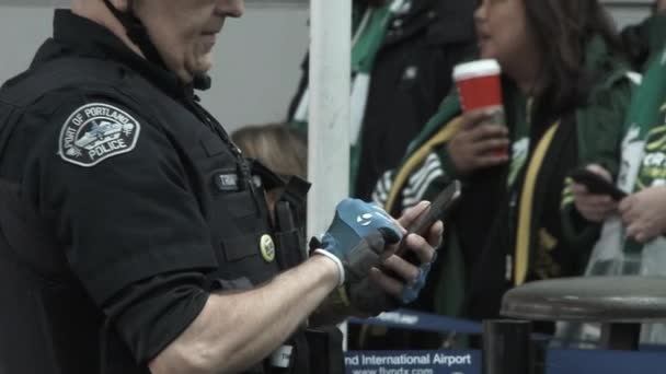 Port Portland Policeman Working Crowd Control Rally Home Arrival Soccer — Stock Video