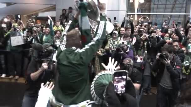 Portland Timbers Player Nat Borchers Lifts Championship Cup Open Public — Stock Video