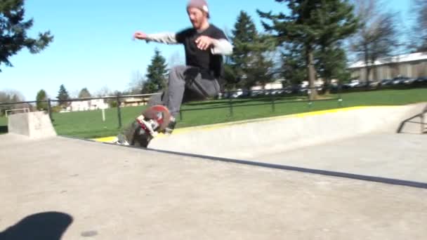 Man Skateboarding Outdoor Skate Park Portland Oregon Two Short Clip — Stock Video