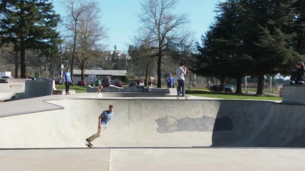 Skate Adolescente Parque Skate Aire Libre Portland Oregon Uso Editorial — Vídeo de stock