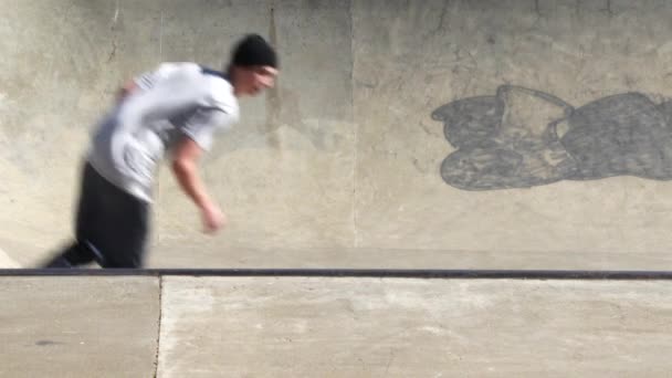 Person Skateboarding Outdoor Skate Park Portland Oregon — Stock Video