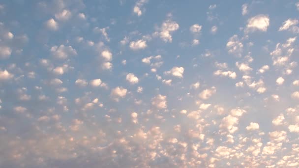 カラフルな空のグラデーション時間の経過と日没の4K雲の風景 日の出の効果のための逆ビデオクリップ — ストック動画