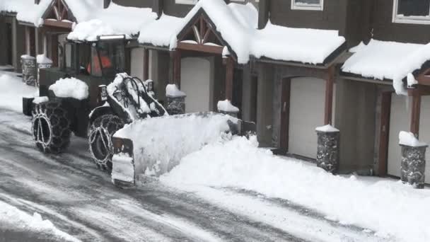 Gran Quitanieves Limpiando Nieve Las Calles Del Campamento Gubernamental Oregon — Vídeo de stock