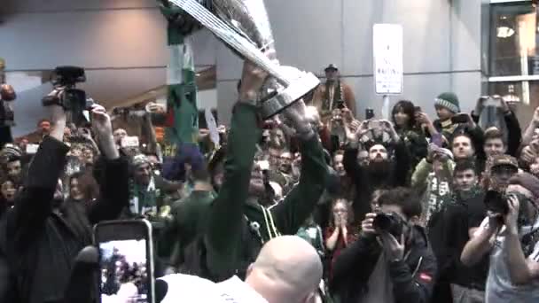 Portland Timbers Player Liam Ridgewell Lifts Championship Cup Open Public — Stock Video