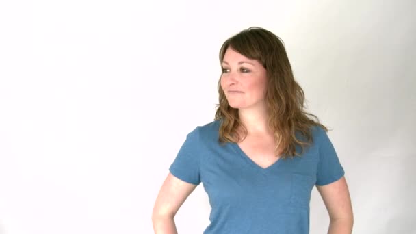 Model Stüdyoda Boş Alana Bakan Bir Kadını Serbest Bıraktı Reklamınız — Stok video