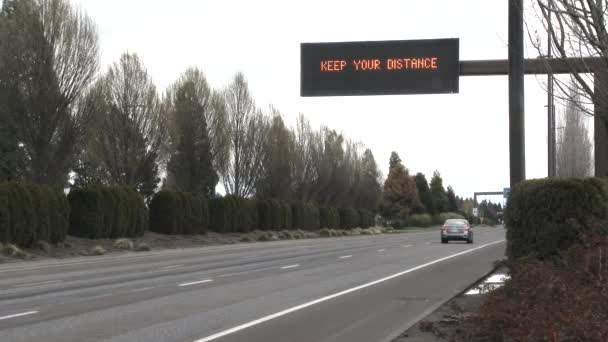 Semnul Îndeamnă Șoferii Șosea Stea Șase Metri Distanță Alții Măsură — Videoclip de stoc