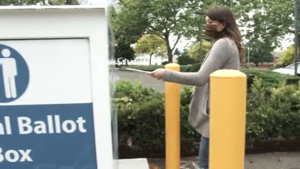 Woman Wearing Face Mask Drops Her Ballot Voter Box Upcomming — Stock Video