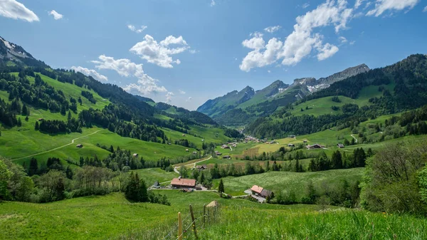 Summer alpine panorama, Jaunpas Switzerland — Stockfoto