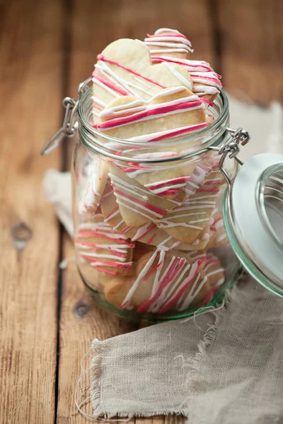 Herzförmige Kekse im Glas — Stockfoto