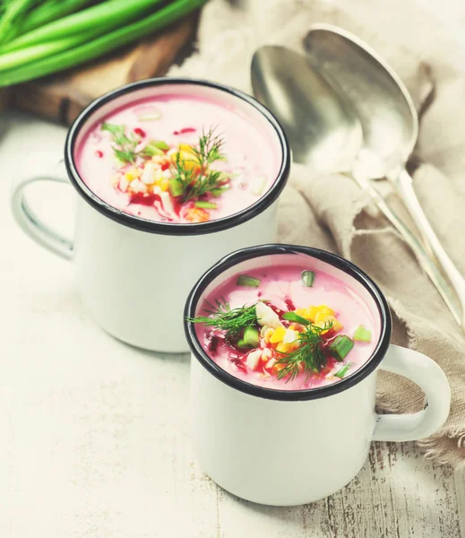 Zuppa fredda tradizionale di barbabietole — Foto Stock