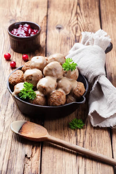 Traditional meatballs with sauce in a cast iron skillet — Stock Photo, Image