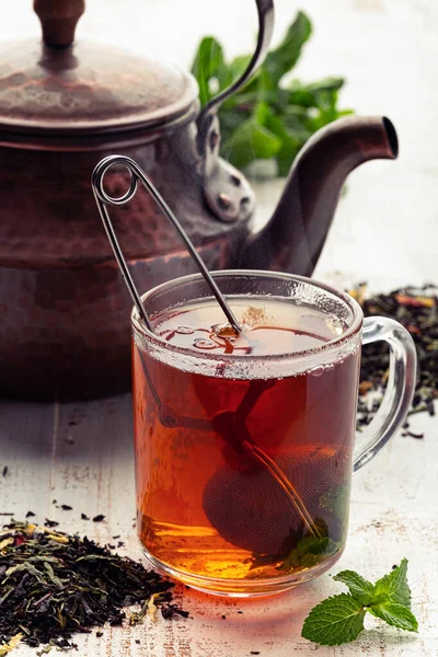 Čaj Mátou Dřevěném Pozadí — Stock fotografie