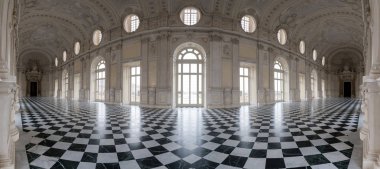 Torino, İtalya - Şubat, 2018 yaklaşık: Diana Galeri Venaria Kraliyet Sarayı - Reggia Venaria panoramik görünümünde. Savoy aile eski kraliyet villası oldu.
