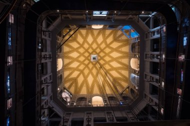 Torino, İtalya - Şubat, 2018 yaklaşık: Museo del sinema - Uluslararası Film Müzesi - iç görünüm. Mole Antonelliana, şehrin tarihi bina sembolü ev sahipliği yaptı.