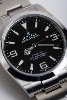Bologna, İtalya - 14 Mart 2018: Rolex Oyster Perpetual Explorer izlemek yakın kadar. Rolex Sa 1905 yılında Londra'da kurulan bir İsviçreli lüks saatçi oluşur. Açıklayıcı yazı işleri.