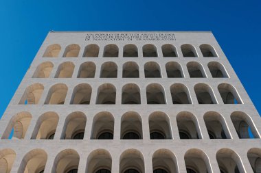 Rome, İtalya - Ekim, 2016 yaklaşık: Palazzo della Civilta Italiana (kare Colosseum). Eur mali Roma bölgesi'anıtıdır.