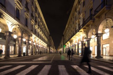 Via Roma gece zaman. Torino, İtalya.