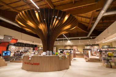 Bologna, İtalya - Aralık, 2017 yaklaşık: Coop kitap Fico Eataly dünya, Bologna, yer alan içinde dünyanın en büyük agrofood Parkı deposudur. İç görünüm.